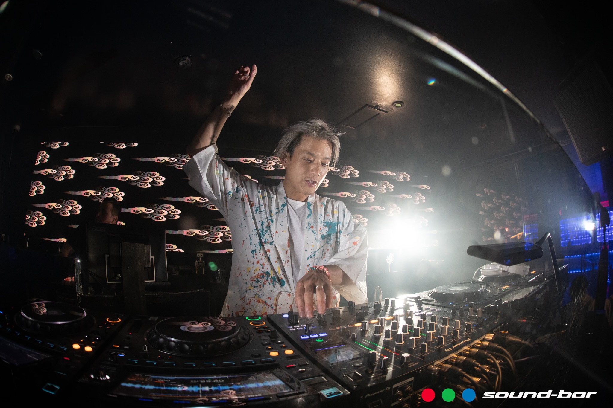 ELEPHANTE 03/22/25