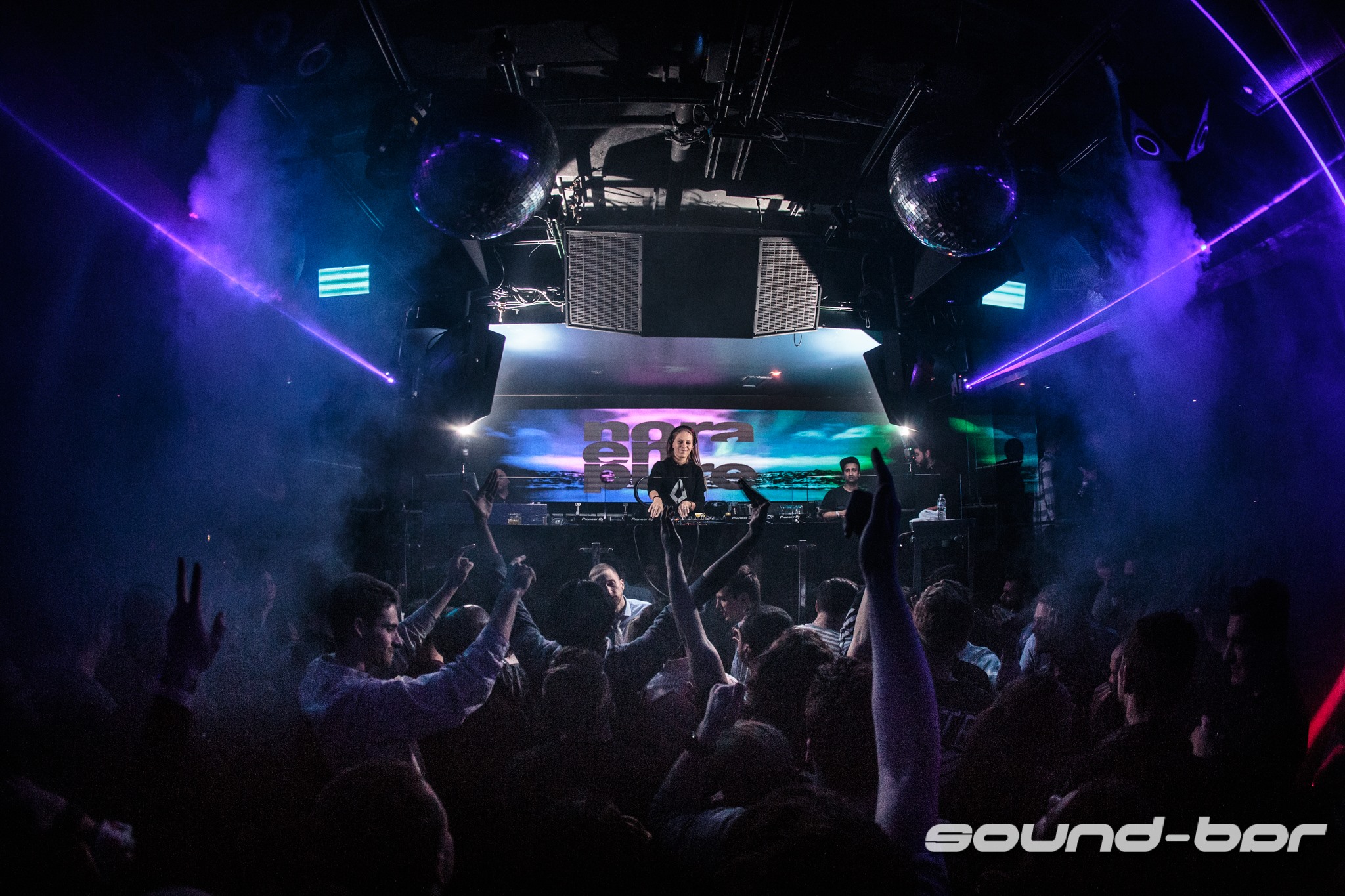 Nora En Pure