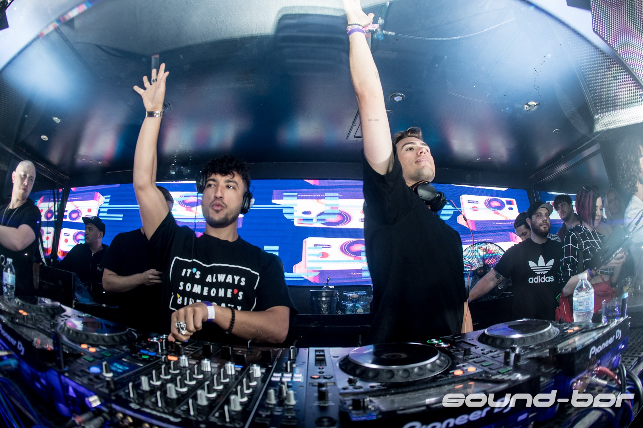 LOUD LUXURY