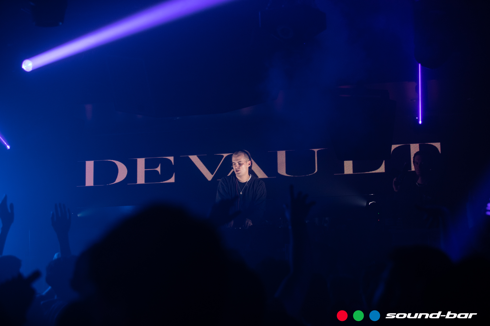 DEVAULT