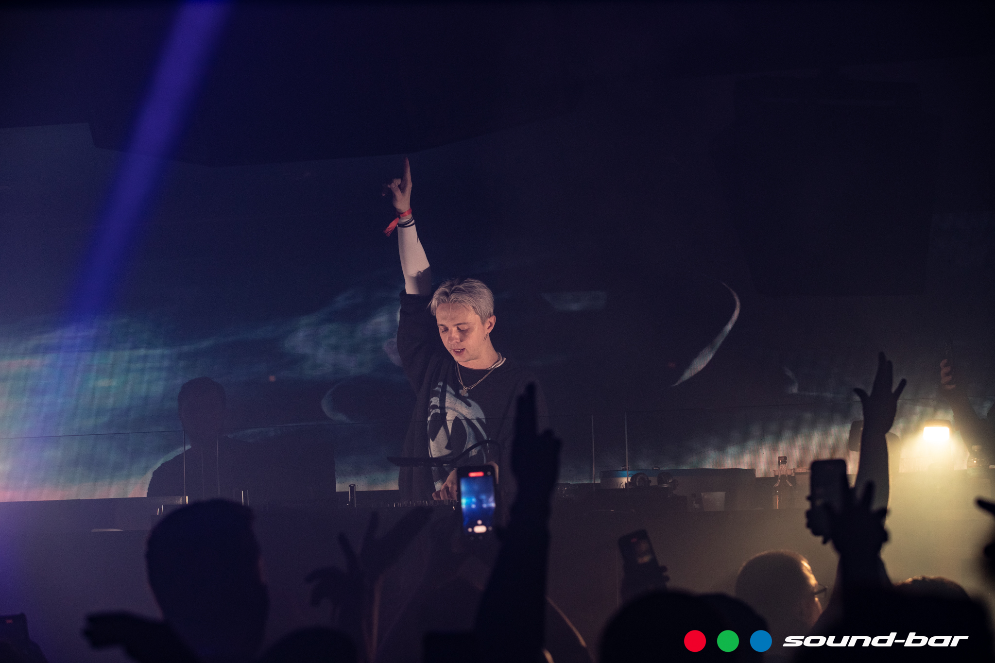 ALPHA 9 • NEW HORIZONS TOUR